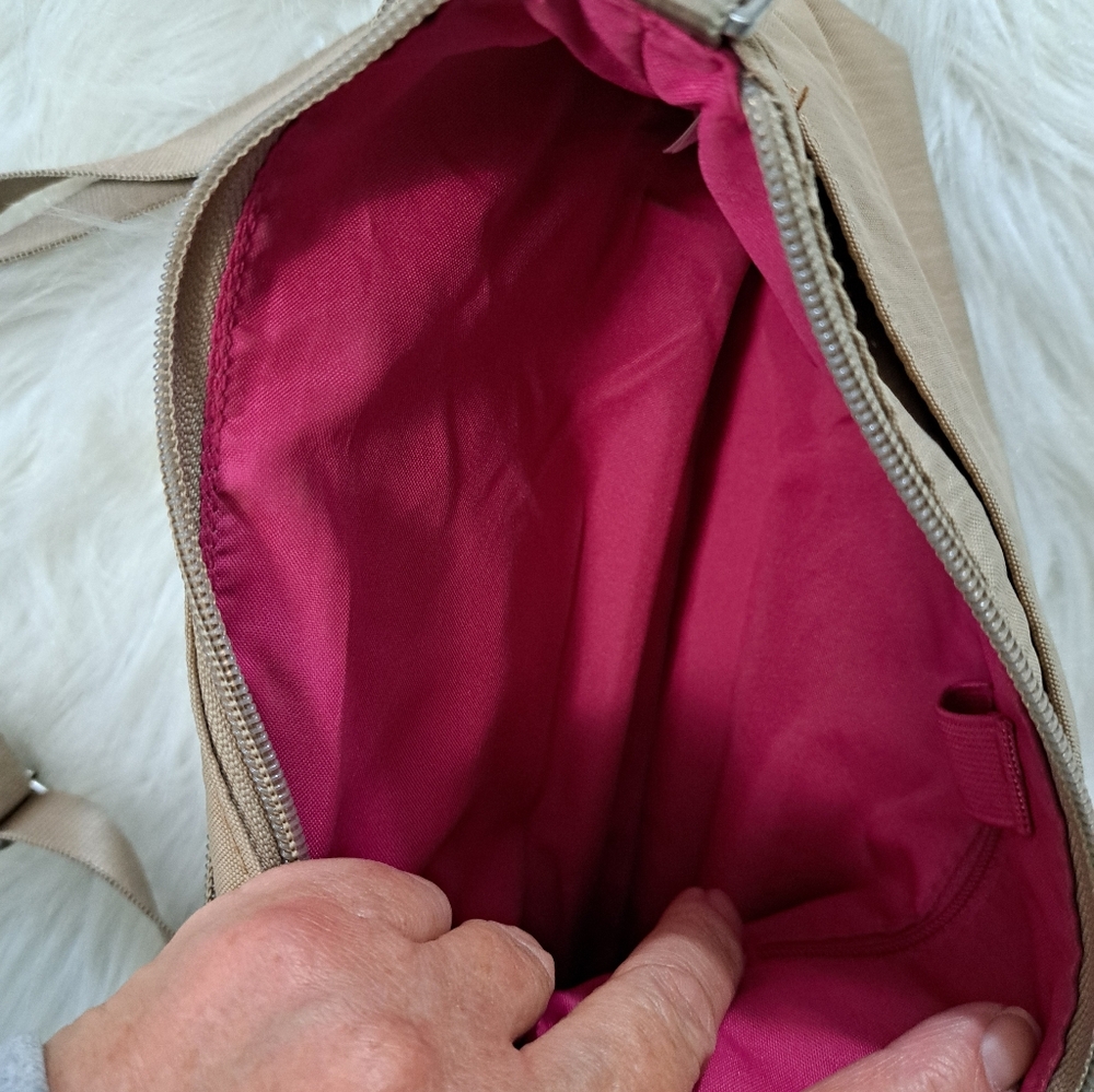 SALE. Sm Baggallini w/pink builtin wallet - Picture 15 of 15